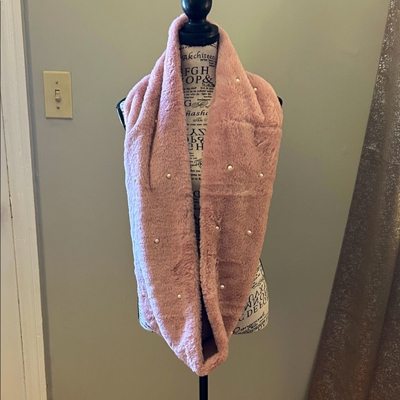 Sakkas Blush Faux Fur Scarf w/Pearls NWT - Picture 1 of 4